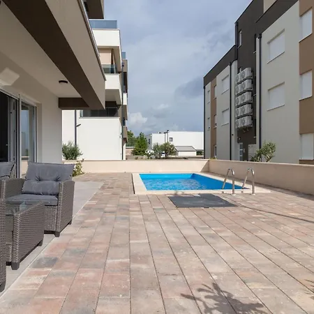 Modern Luxury Karla With Pool, Near The - By Tourist Agency Leut *
