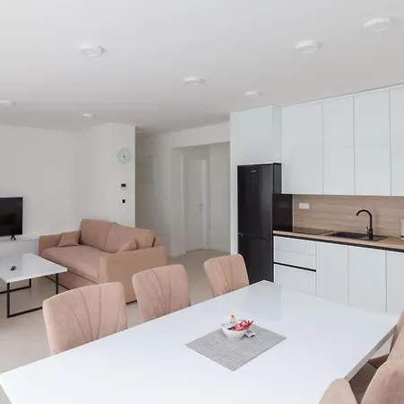 Apartment Modern Luxury Karla With Pool, Near The - By Tourist Agency Leut