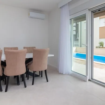 Apartament Modern Luxury Karla With Pool, Near The - By Tourist Agency Leut