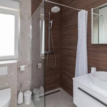 Apartment Modern Luxury Karla With Pool, Near The - By Tourist Agency Leut Privlaka (Zadar)