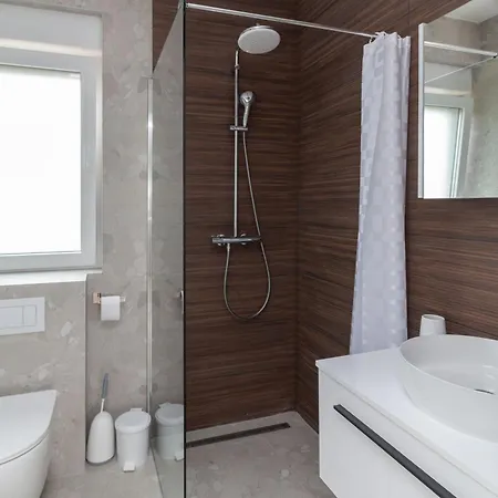 Modern Luxury Karla With Pool, Near The - By Tourist Agency Leut Apartament *