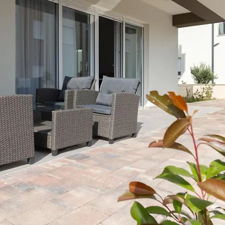 Apartament Modern Luxury Karla With Pool, Near The - By Tourist Agency Leut *